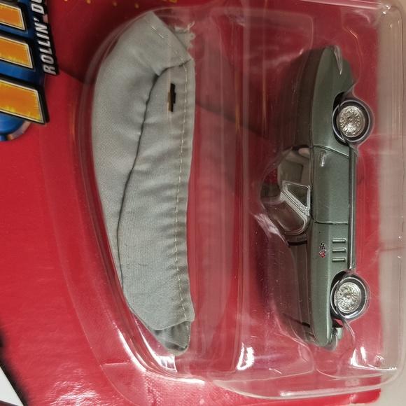 B22 Johnny Lightning 66 Corvette - Picture 2 of 3